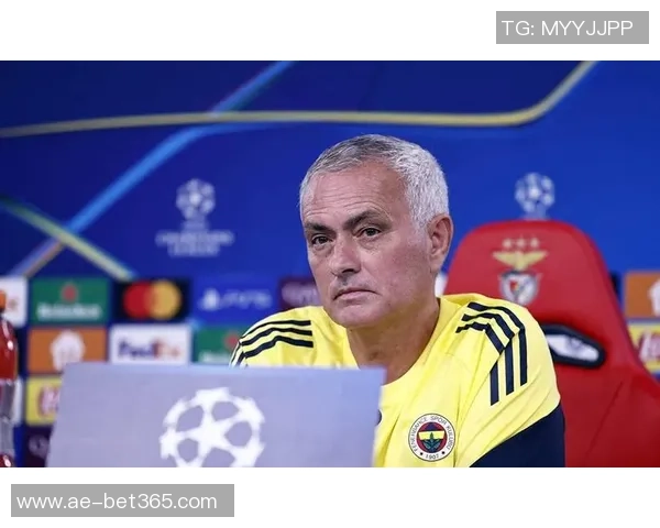 穆里尼奥执教生涯中的意外转折本菲卡前锋本欲加盟却转投费内巴切