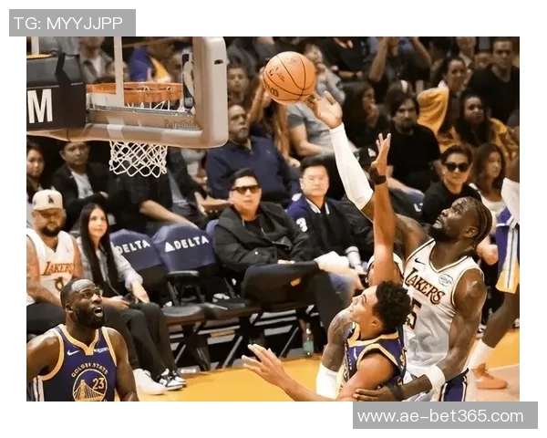 湖人训练热身艾顿与克内克特折返跑展现拼搏精神与团队默契 湖人训练热身艾顿与克内克特折返跑展现拼搏精神与团队默契