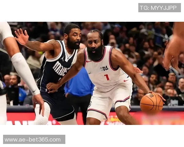 快船赢球海报曝光小卡笑容灿烂哈登背影引发球迷热议