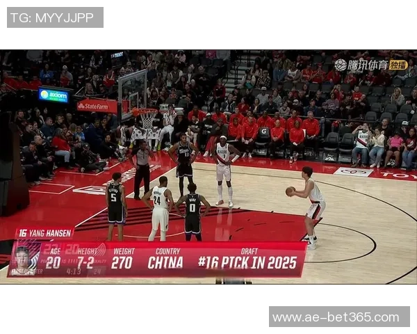 杨瀚森第三节短暂出场两分钟未能触球因掩护犯规被迫下场休息