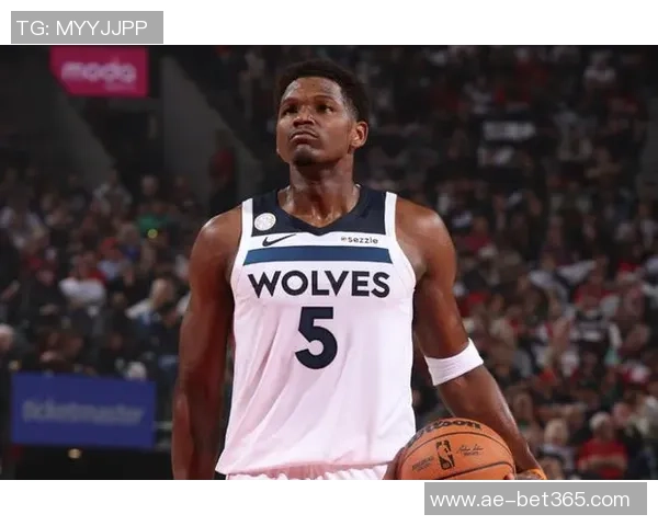 爱德华兹表现出色18投13中砍下32分3篮板6助攻但7次失误略显多余